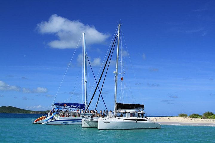 Vela di un giorno in catamarano per l'isola di Icacos da Fajardo