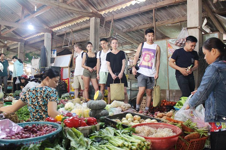 Kookcursus Hoi An: lokale markt, mandboot, vissen en koken