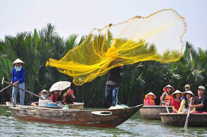 Kookcursus Hoi An: lokale markt, mandboot, vissen en koken