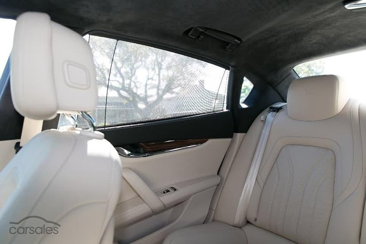 Maserati Quattroporte Limousine Transfer vom Flughafen Cairns in die Stadt