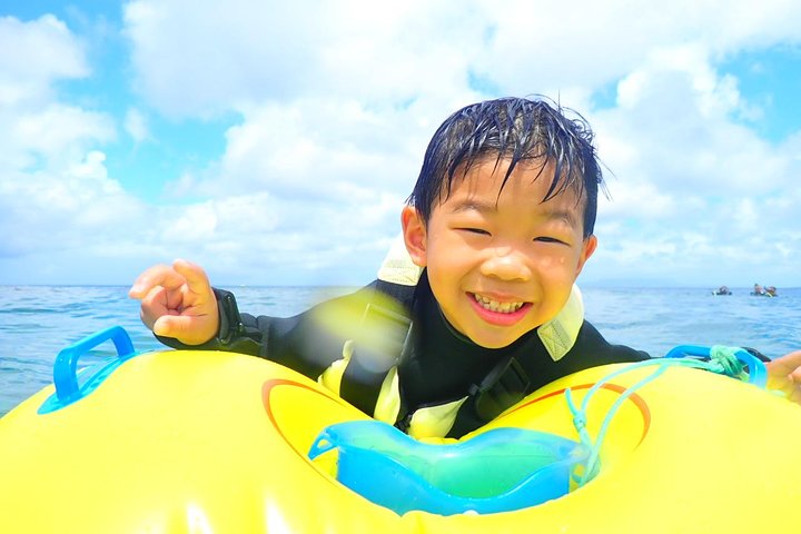 Mergulhe com snorkel na área da caverna azul! [Prefeitura de Okinawa] Alimentação e imagens fotográficas gratuitas!Guia inglês e chinês disponível!