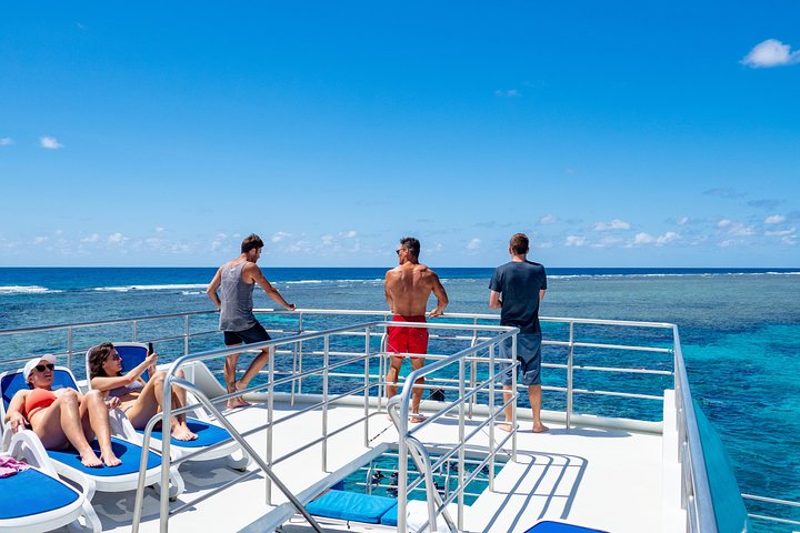 Crucero exterior de la Gran Barrera de Coral Calypso desde Port Douglas