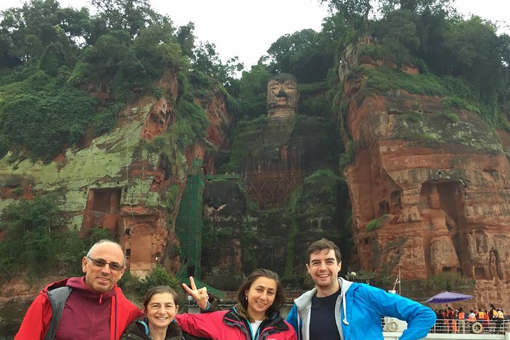 All-inclusive privétrip naar Chengdu Giant Panda Base en Leshan Giant Buddha