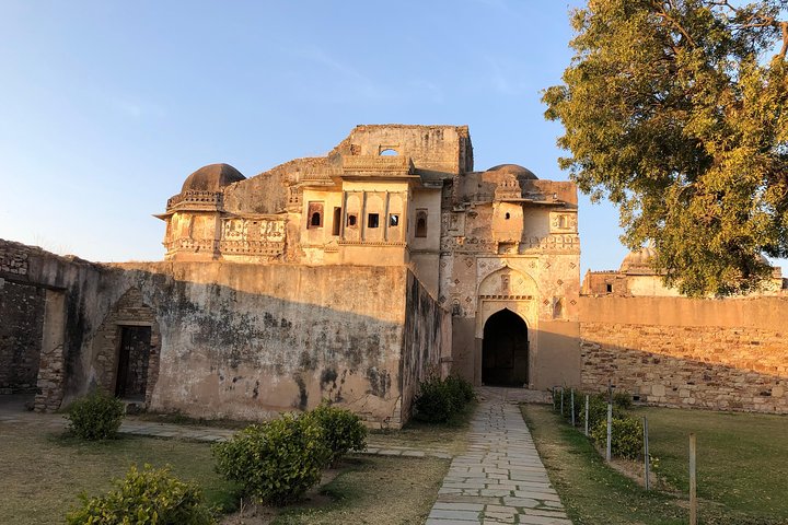 Envägsöverföring från Bundi till Udaipur Drop med Chittorgarh Fort