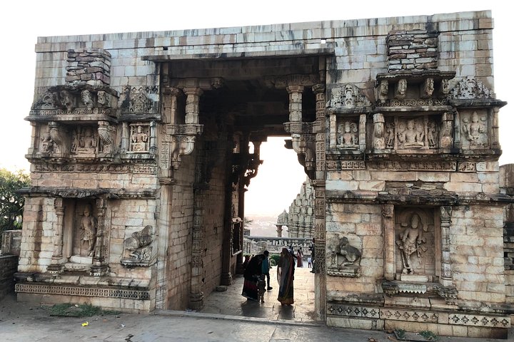 Envägsöverföring från Bundi till Udaipur Drop med Chittorgarh Fort