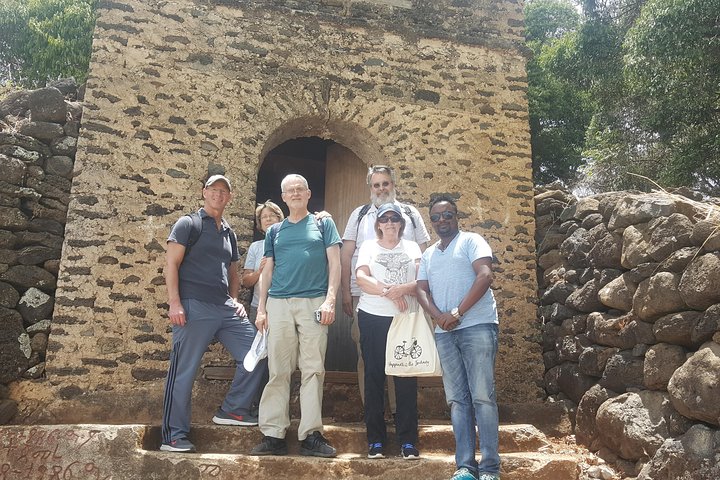 Excursion d'une journée à Bahir Dar. Pour visiter les monastères du lac Tana et les chutes du Nil Bleu.