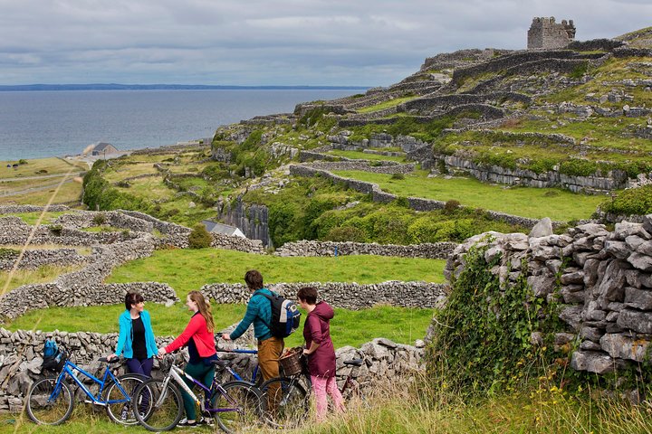 Cykla på Inisheer Island, Aran Islands. Självguidad. Hel dag.