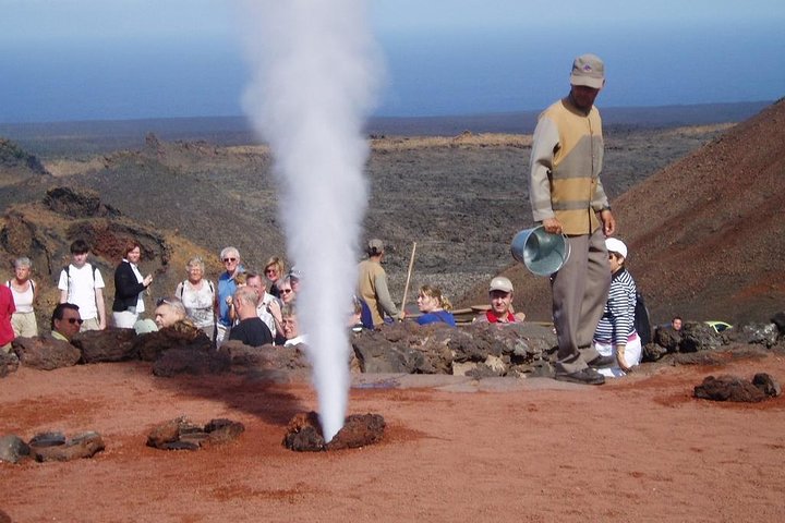 Volledige dagtour naar Timanfaya, Green Lagoon en La Geria