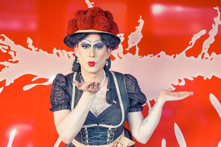 Bonjour, bonjour Fribourg ! - Tournée de spectacle de drag avec Betty BBQ