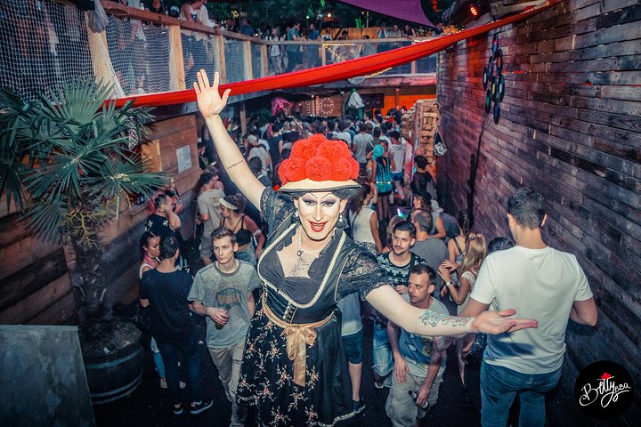 Bonjour, bonjour Fribourg ! - Tournée de spectacle de drag avec Betty BBQ