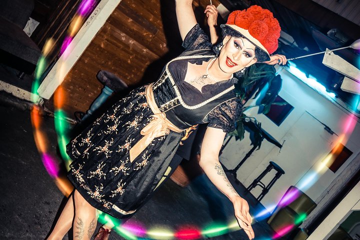 Bonjour, bonjour Fribourg ! - Tournée de spectacle de drag avec Betty BBQ