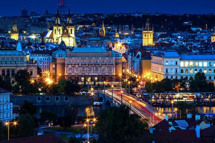 Overføring fra Karlovy Vary til Praha: Privat dagstur med 2 timer for sightseeing