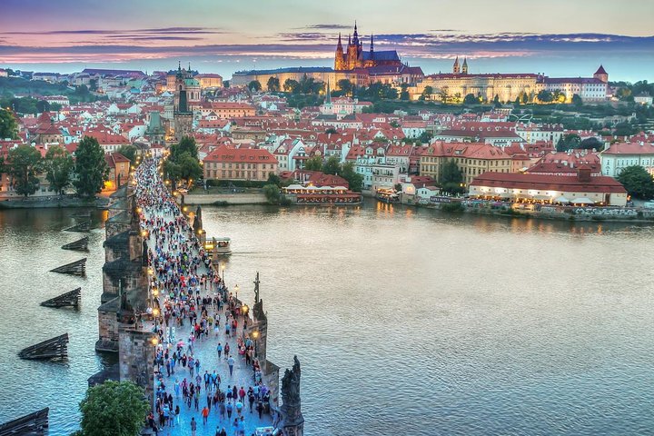 Privat overføring fra Karlovy Vary til Praha, engelsktalende sjåfør