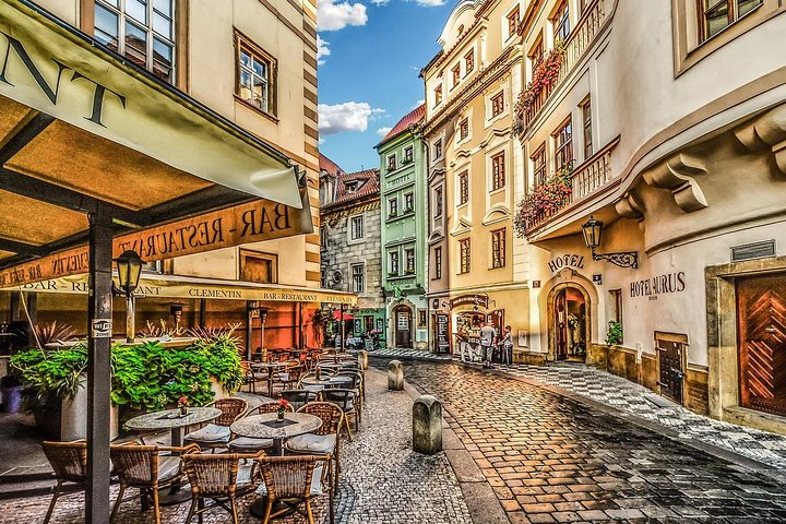 Privat overføring fra Karlovy Vary til Praha, engelsktalende sjåfør