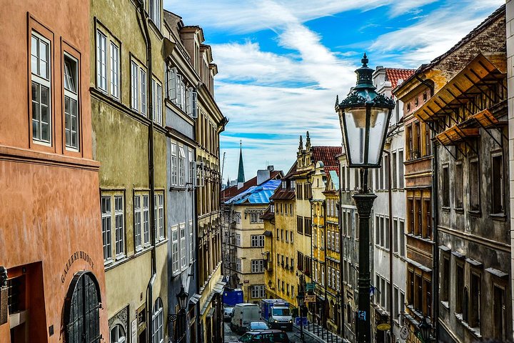 Traslado desde Cesky Krumlov a Praga con 2h para hacer turismo