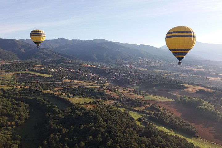 Balade en montgolfière au-dessus de la Catalogne avec Pick-up optionnel depuis Barcelone