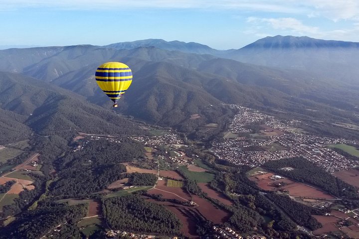 Balade en montgolfière au-dessus de la Catalogne avec Pick-up optionnel depuis Barcelone