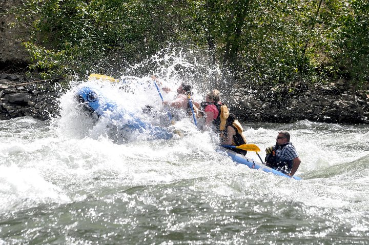 Wildwasser und Wein: Wenatchee River Wildwasser Rafting und Weingut Tour