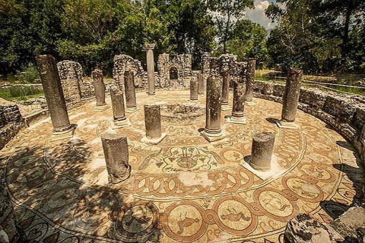 7 dagers tur Utforsk UNESCOs nettsteder Ankomst til Rinas eller Tirana