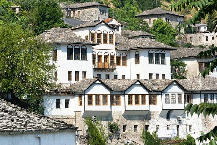 7 dagers tur Utforsk UNESCOs nettsteder Ankomst til Rinas eller Tirana