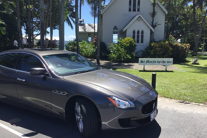 Maserati Quattroporte Limousine Transfer vom Flughafen Cairns in die Stadt