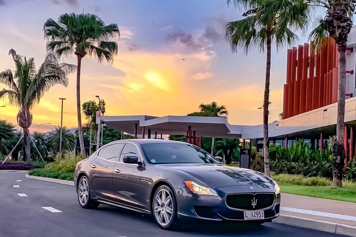 Maserati Quattroporte Limousine Transfer vom Flughafen Cairns in die Stadt