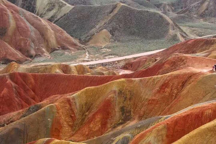 Excursión privada de un día: grutas del templo de los cascos de caballos y la forma de relieve de Zhangye Danxia