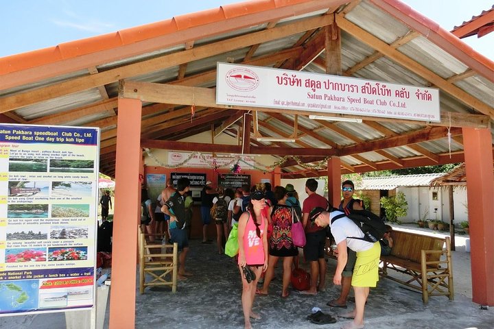 De Koh Lipe para o Aeroporto de Hat Yai por Satun Pakbara Speed Boat e Minivan Compartilhada