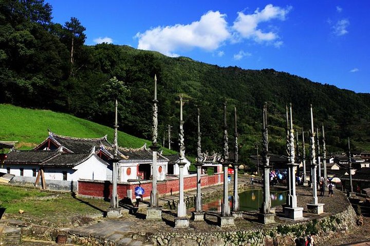 ツアーガイドと車:Tianluokeng TulouとYunshuiyao Villageへのプライベートデイツアー
