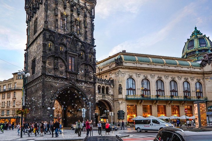 Traslado privado de Pilsen a Praga con 2 horas para hacer turismo