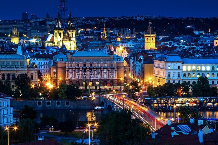 Privat overføring fra Karlovy Vary til Praha, engelsktalende sjåfør