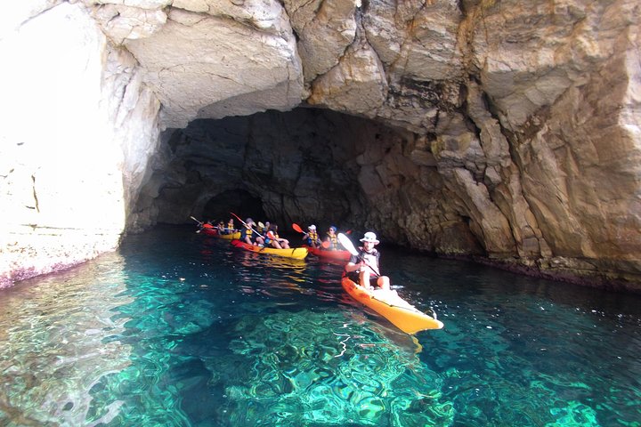 Cabo de Gata Attivo. Percorso guidato in kayak e snorkeling attraverso le calette del Parco Naturale