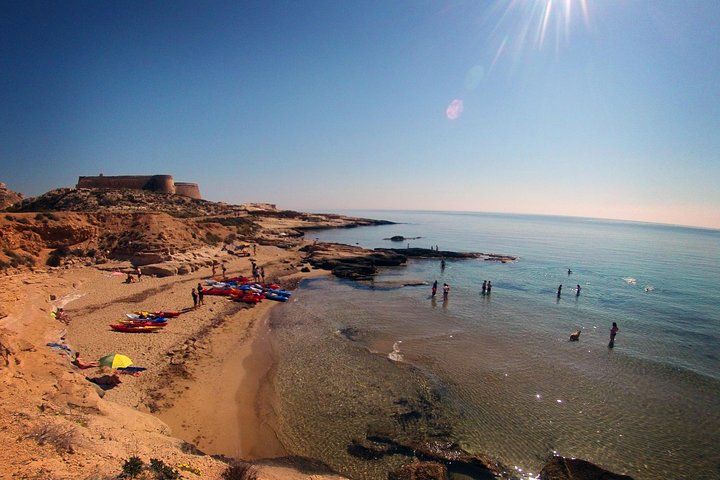 Cabo de Gata Attivo. Percorso guidato in kayak e snorkeling attraverso le calette del Parco Naturale