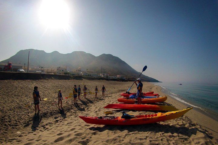 Cabo de Gata Attivo. Percorso guidato in kayak e snorkeling attraverso le calette del Parco Naturale