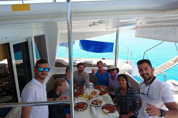 Gedeelde Catamaran All-inclusive-dagcruise naar Naxos of Paros
