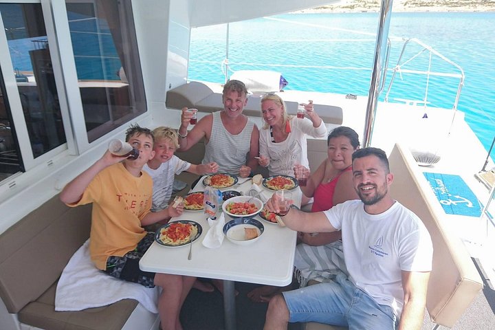 Gedeelde Catamaran All-inclusive-dagcruise naar Naxos of Paros
