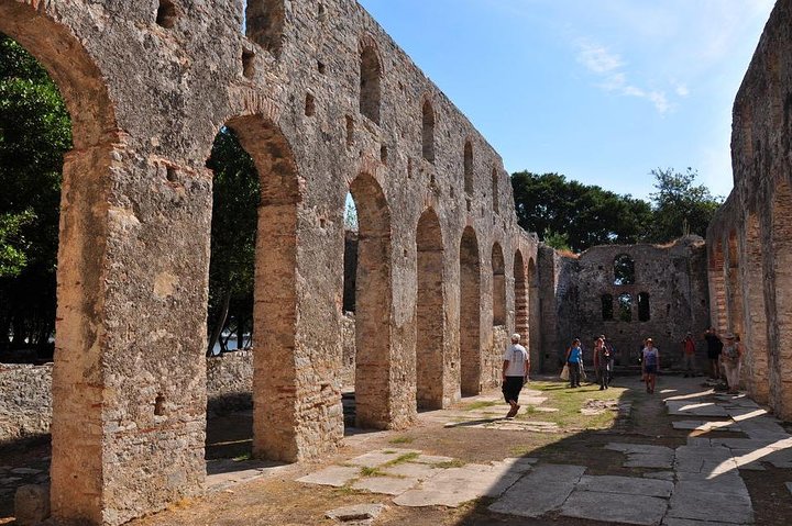Vanuit Sarande: rondleiding door Blue Eye, Butrint, Ksamil & Lekuresi Castle