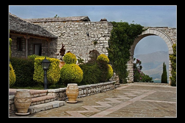 Vanuit Sarande: rondleiding door Blue Eye, Butrint, Ksamil & Lekuresi Castle