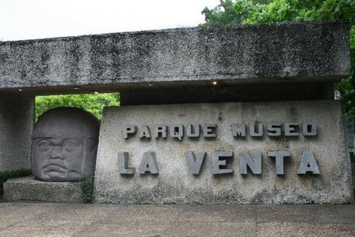 Stadtrundfahrt durch Villahermosa mit La Venta Museum und Yumká Zoo