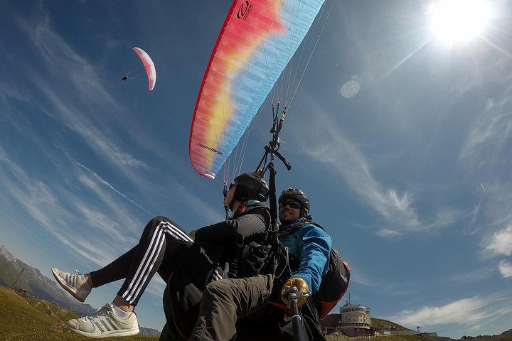 DAVOS: Gleitschirmflug für 2 - Zusammen in der Luft (Video&Photos inklusive)
