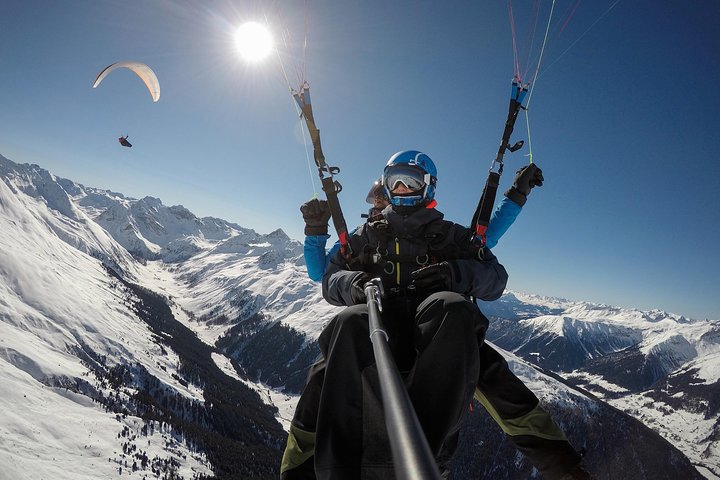 DAVOS: Gleitschirmflug für 2 - Zusammen in der Luft (Video&Photos inklusive)