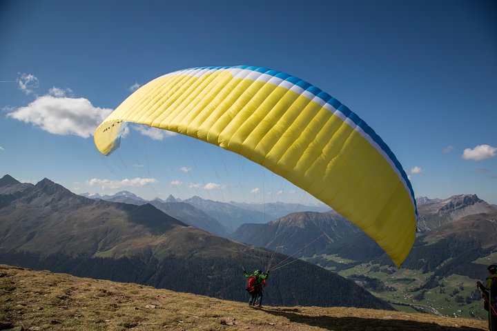 DAVOS: Vôo duplo de parapente nos Alpes suíços (vídeo e fotos incluídos)