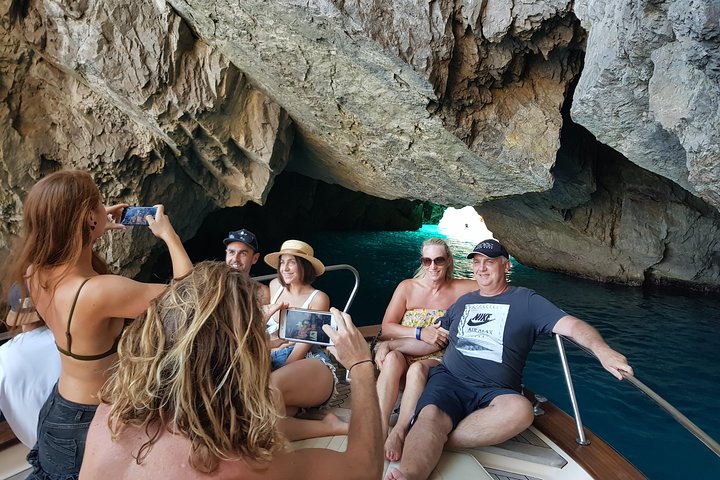 Desde Sorrento: Capri y Tour opcional en barco a la Gruta Azul