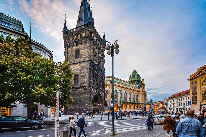 Traslado desde Cesky Krumlov a Praga con 2h para hacer turismo