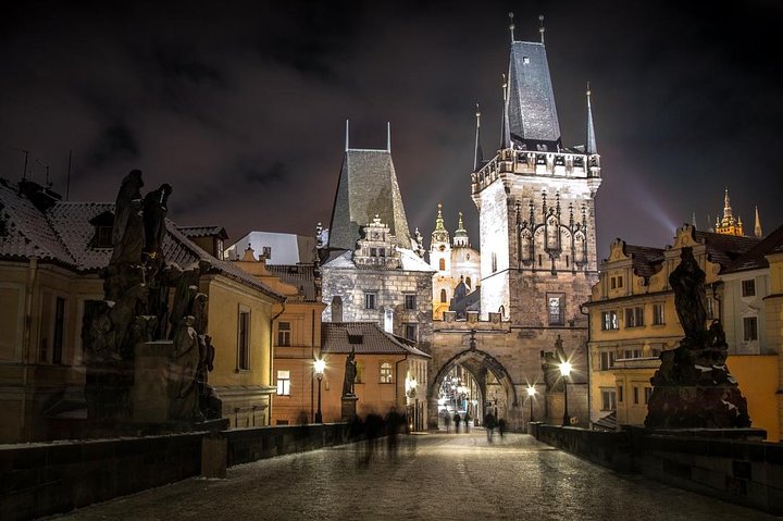 Traslado desde Cesky Krumlov a Praga con 2h para hacer turismo