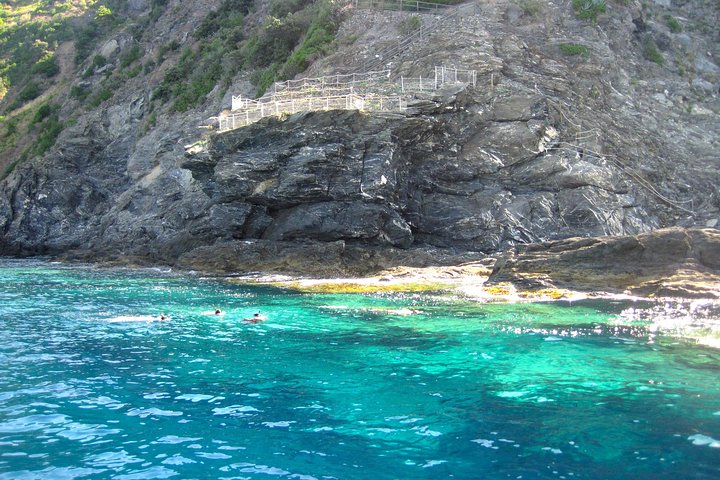 Cinque Terre Boat Tours Experience with Aperitivo and Swim