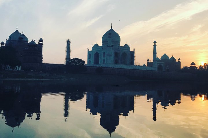 Delhi to Taj Mhal, private car and Guide for same day
