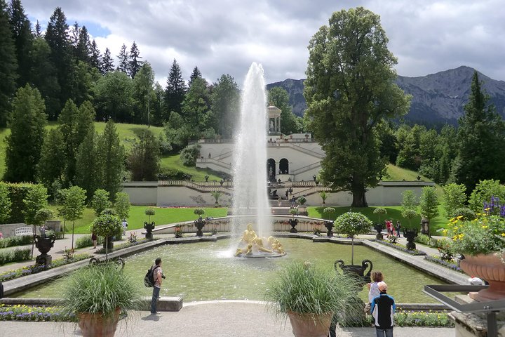 Gita di un giorno VIP Neuschwanstein, Linderhof e Grotta da Monaco di Baviera
