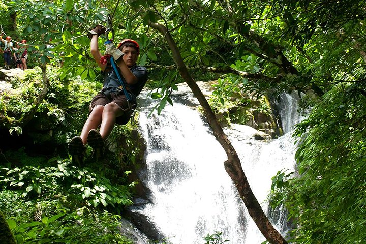 Mega Zipline Tour over 11 fosser fra Guanacaste