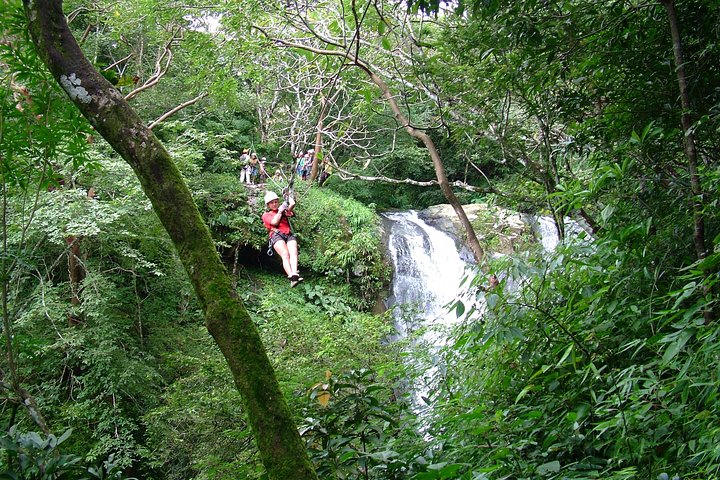 Mega Zipline Tour over 11 fosser fra Guanacaste